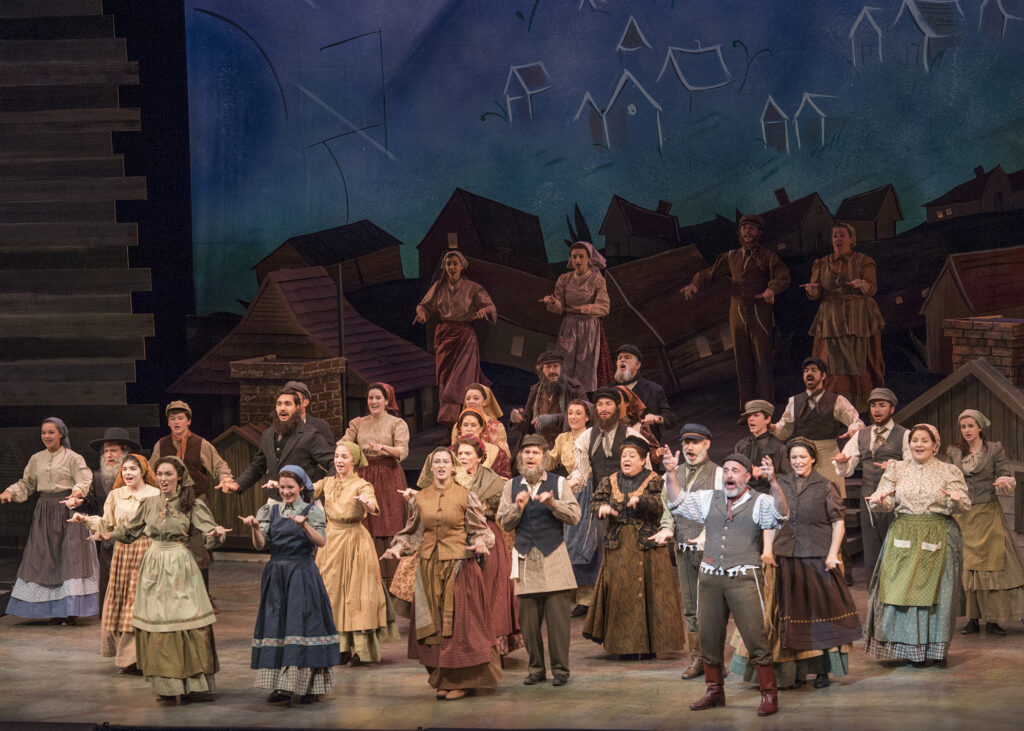 The cast of Lyric's 2016 production of FIDDLER ON THE ROOF. Photo by KO Rinearson.