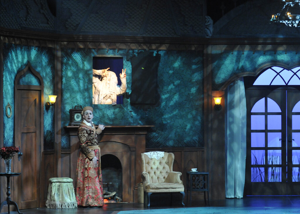 Lyric Theatre's The Mystery of Irma Vep Jeffrey Meek and Monte Riegel Wheeler in THE MYSTERY OF IRMA VEP. Photo by Wendy Mutz.